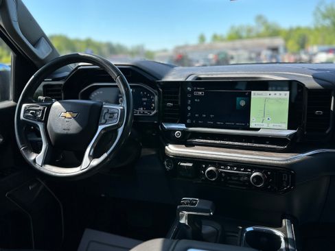 Used 2022 Chevrolet Silverado 1500 LTZ w/ LTZ Premium Package AWD/4WD image 22