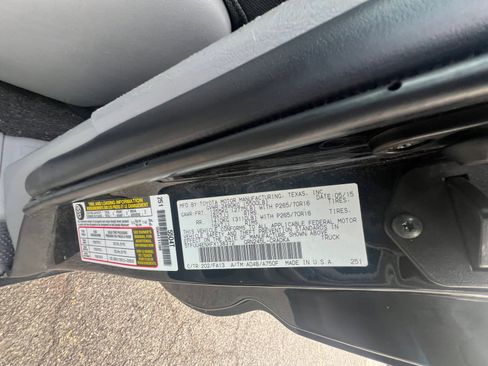 Used 2015 Toyota Tacoma 4x4 Access Cab V6 w/ TRD Off-Road Package image 29