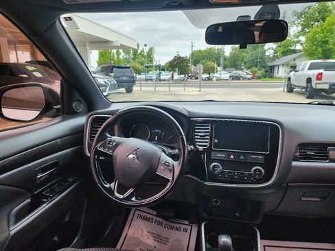 Used 2018 Mitsubishi Outlander SE FWD image 18