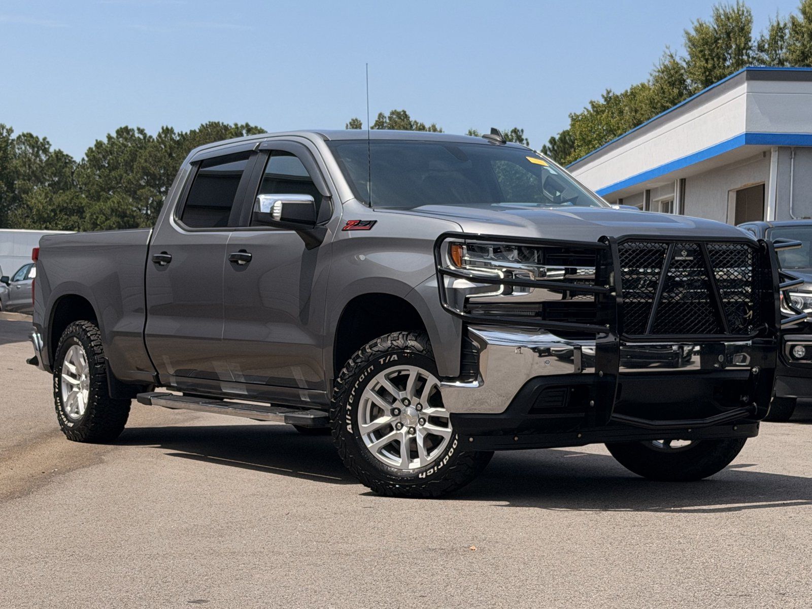 Used 2022 Chevrolet Silverado 1500 LT AWD/4WD image 2