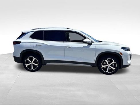 Used 2025 Volkswagen Tiguan SE w/ Panoramic Sunroof Package AWD/4WD image 2