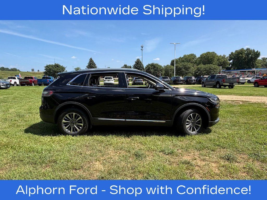 Used 2023 Lincoln Nautilus AWD w/ Premium Package image 2