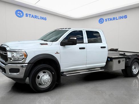 Used 2024 RAM 5500 Tradesman w/ Chrome Appearance Group AWD/4WD image 2