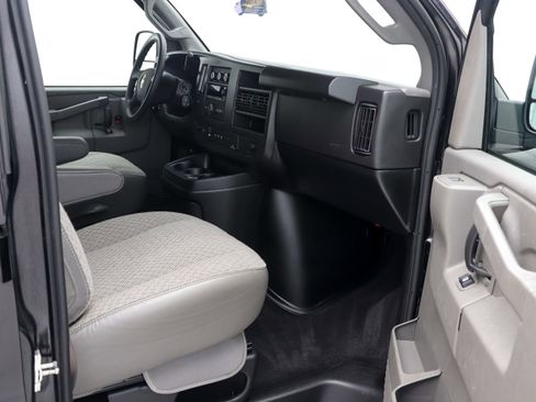 Used 2025 Chevrolet Express 3500 LT w/ LT Preferred Equipment Group RWD image 15