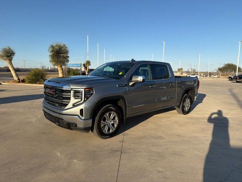 Used 2025 GMC Sierra 1500 SLT image 3