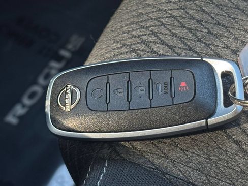 Used 2025 Nissan Rogue SV FWD image 21