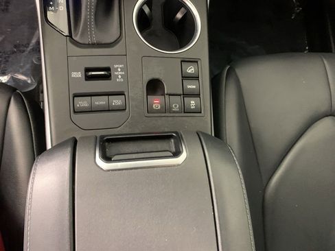 Used 2023 Toyota Highlander XLE AWD/4WD image 27