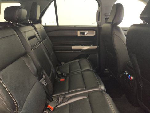 Used 2023 Ford Explorer Limited image 19
