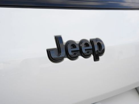 Used 2023 Jeep Grand Cherokee L Altitude image 19