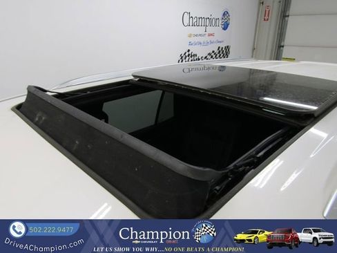 Used 2022 GMC Yukon Denali AWD/4WD image 4