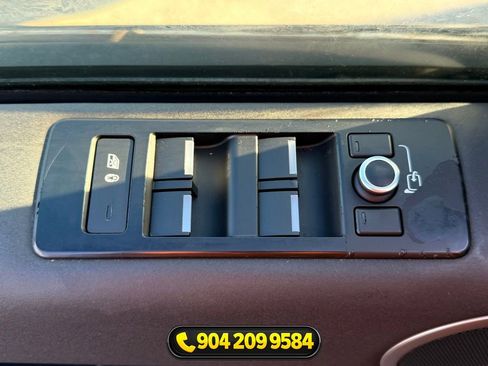 Used 2018 Land Rover Discovery HSE image 14