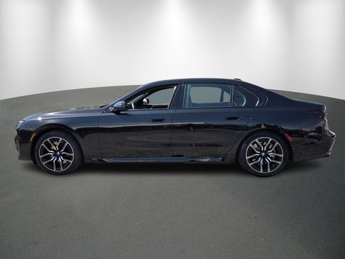 Used 2025 BMW 740i xDrive AWD/4WD image 4
