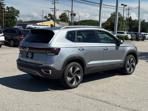 New 2025 Volkswagen Taos SE image 4