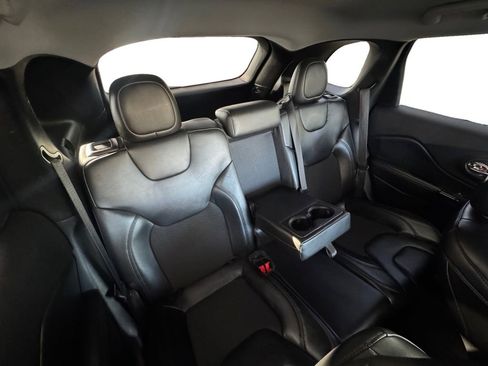 Used 2020 Jeep Cherokee Latitude Plus image 16