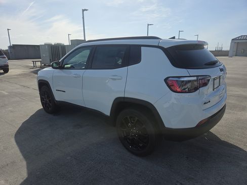 New 2026 Jeep Compass Latitude image 7