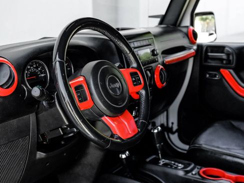 Used 2015 Jeep Wrangler Sahara AWD/4WD image 19