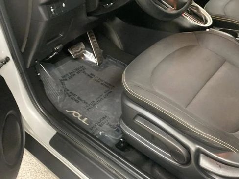 Used 2015 Kia Soul + FWD image 23