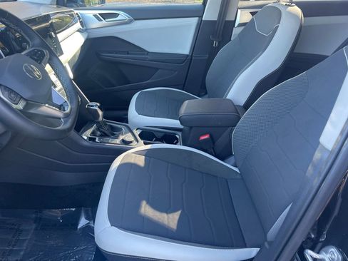 Used 2025 Volkswagen Taos SE image 23