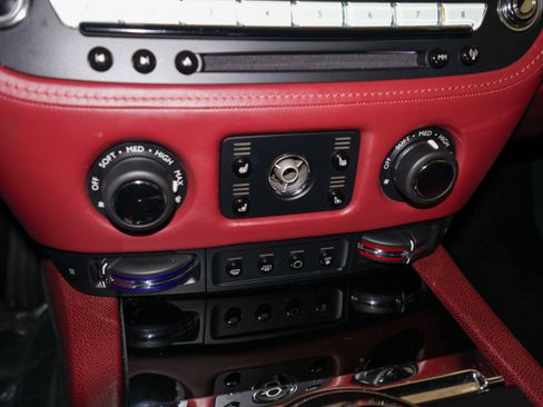 Used 2015 Rolls-Royce Wraith RWD image 31