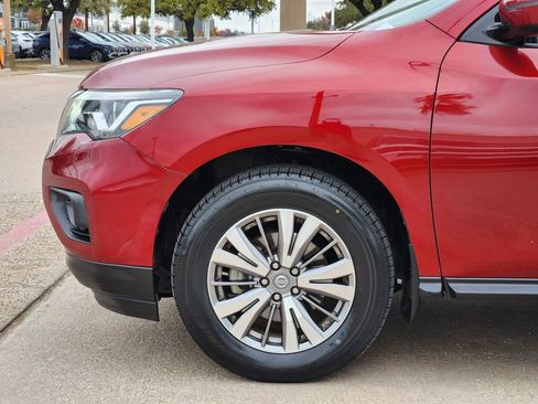Used 2018 Nissan Pathfinder S image 8