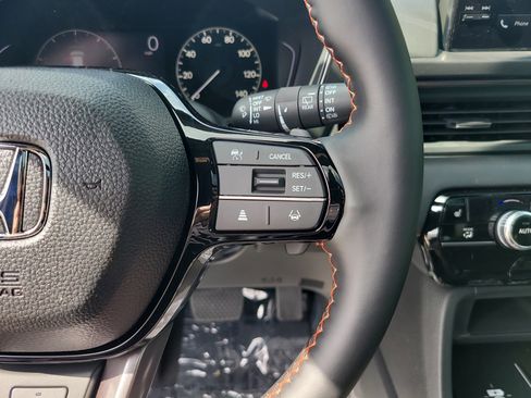 Used 2025 Honda Pilot TrailSport image 20