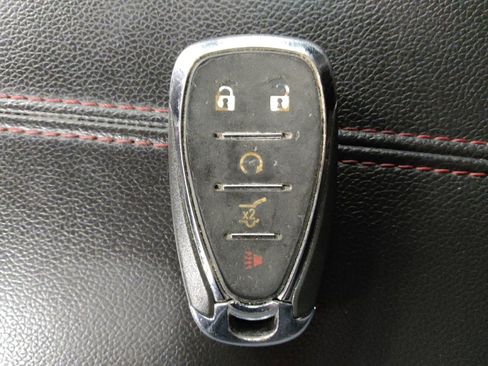 Used 2023 Chevrolet Equinox RS w/ RS Leather Package FWD image 32