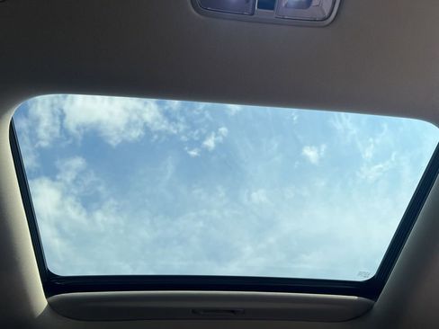 Used 2025 Kia Carnival SX image 37