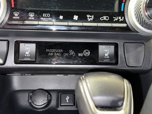 Certified 2022 Toyota RAV4 SE w/ SE Grade Weather Package AWD/4WD image 28