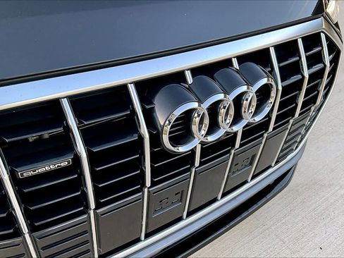 Used 2025 Audi Q3 2.0T Premium Plus w/ Premium Plus Package image 31