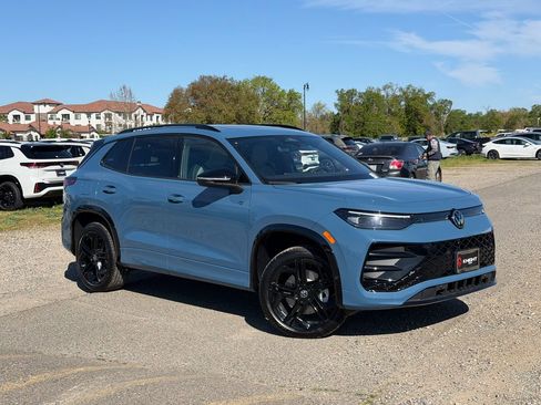 New 2026 Volkswagen Tiguan SE R-Line AWD/4WD image 3