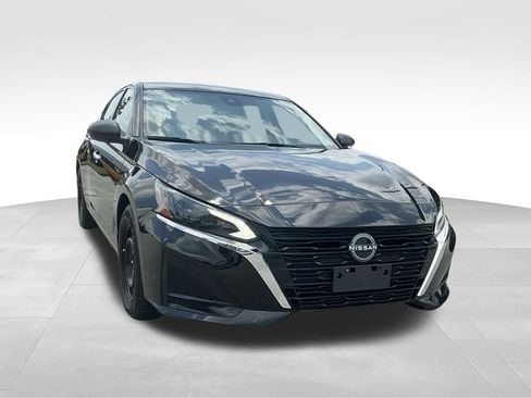 Used 2024 Nissan Altima 2.5 S FWD image 16