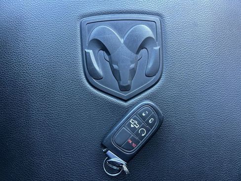 Used 2015 RAM 1500 Laramie w/ Convenience Group AWD/4WD image 31