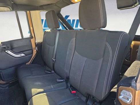 Used 2015 Jeep Wrangler Unlimited Sahara w/ Connectivity Group image 13