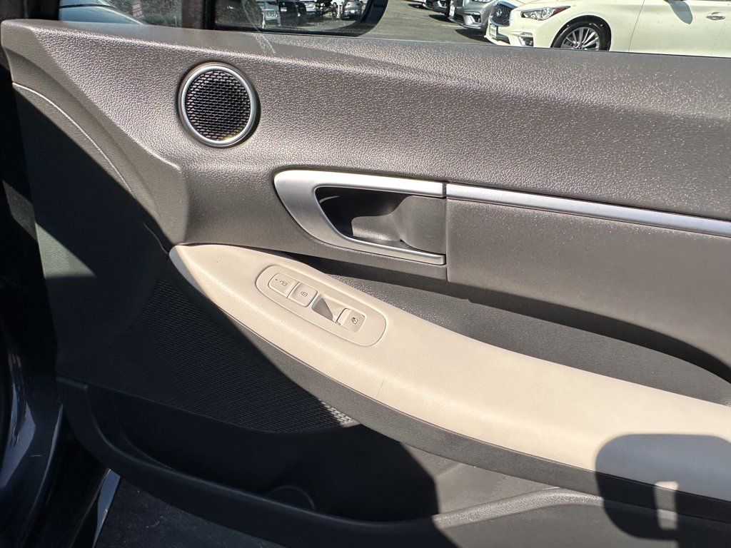 Used 2025 Hyundai Sonata SEL FWD image 12
