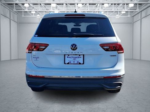 Certified 2022 Volkswagen Tiguan SE image 5