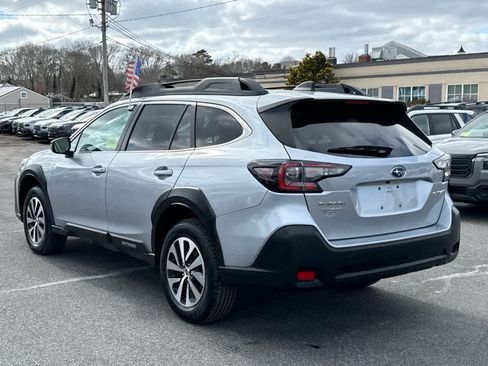 Used 2023 Subaru Outback Premium image 5