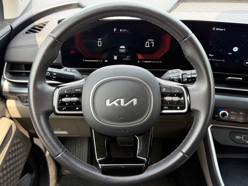 Used 2025 Kia Carnival FWD image 21