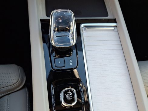 New 2026 Volvo XC60 B5 Ultra w/ Protection Package Premier image 9