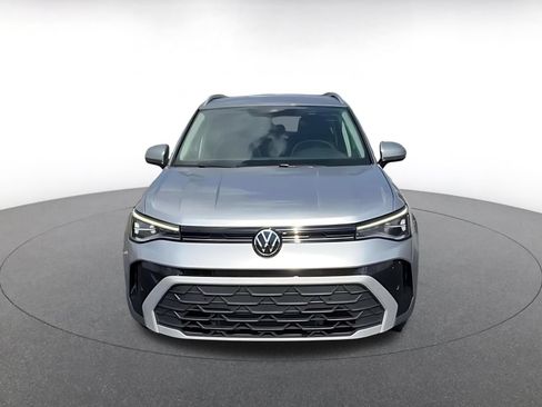 Used 2025 Volkswagen Taos SE FWD image 4