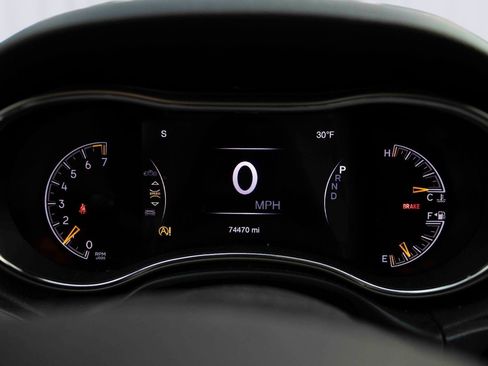 Used 2017 Jeep Grand Cherokee Limited image 4