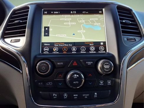 Used 2018 Jeep Grand Cherokee Limited AWD/4WD image 19