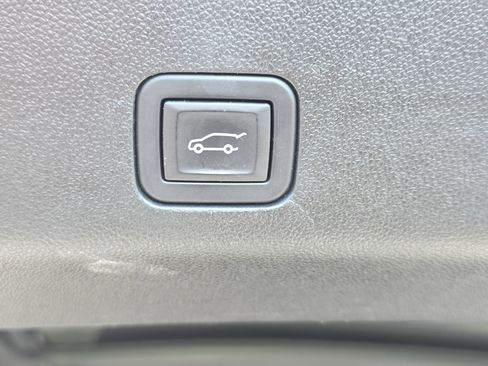Used 2024 GMC Yukon XL Denali AWD/4WD image 13