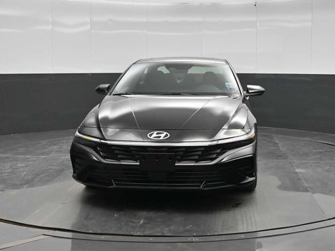 New 2026 Hyundai Elantra SEL Sport FWD image 3
