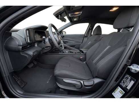 Used 2025 Hyundai Elantra Sport image 10