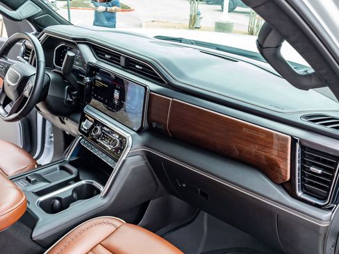 Used 2024 GMC Sierra 2500 Denali Ultimate image 15