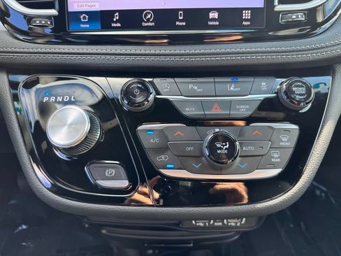 Certified 2024 Chrysler Pacifica Touring-L w/ S Appearance Package AWD/4WD image 21
