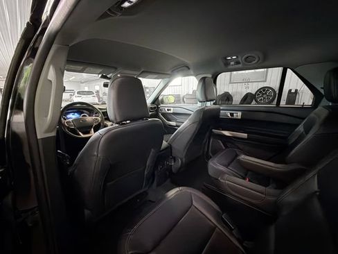 Used 2022 Ford Explorer XLT AWD/4WD image 9