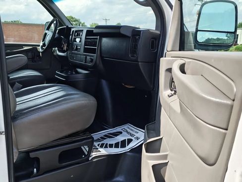 Used 2015 GMC Savana 2500 RWD image 16