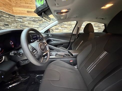 Used 2023 Hyundai Elantra SEL image 11