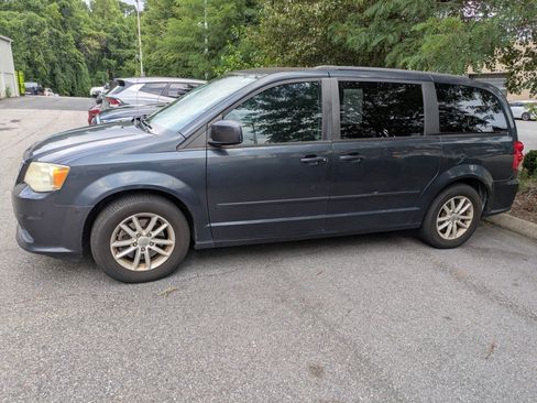 Used 2013 Dodge Grand Caravan SXT FWD image 3